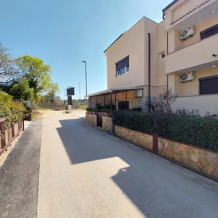 Apartment Mara Porec Exterior photo